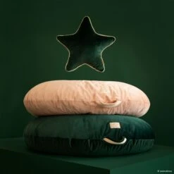 Coussin étoile Aristote Velvet Jungle Green -Joli Nid Magasin aristote star velvet cushion 40x40 jungle green nobodinoz OC