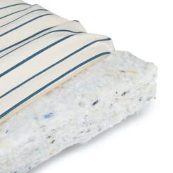 Matelas De Sol Bebop Blue Thin Stripes Natural -Joli Nid Magasin bebop foldable mattress 100x100 nobodinoz 303576 OE