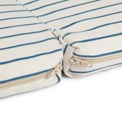 Matelas De Sol Bebop Blue Thin Stripes Natural -Joli Nid Magasin bebop foldable mattress 100x100 nobodinoz 303576 OF