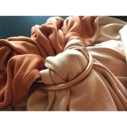 Petite écharpe De Portage Sans Nœud Nude Et Caramel 14 Petite écharpe De Portage Sans Nœud Nude Et Caramel -Joli Nid Magasin petite echarpe sans noeud nudecaramel love radius OE