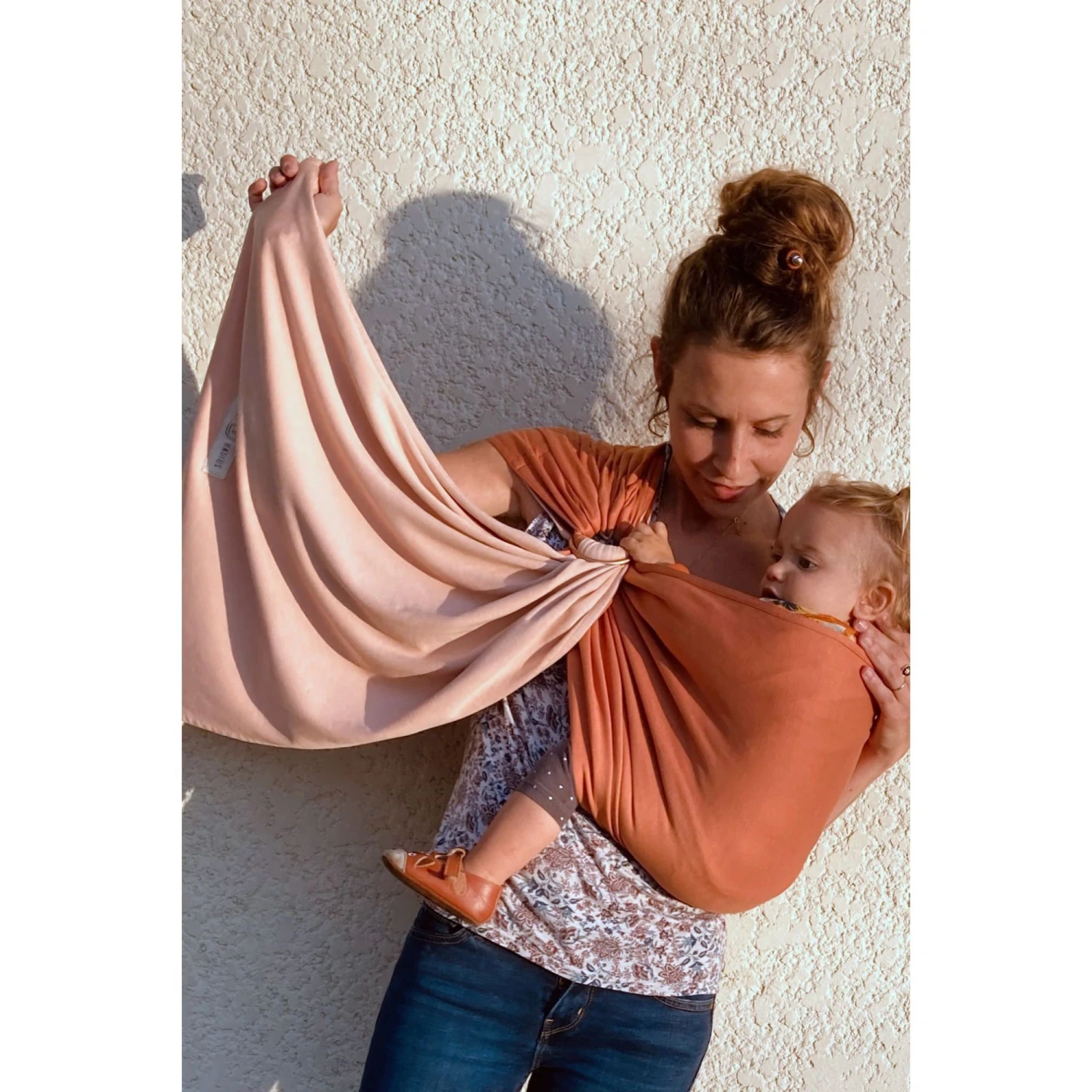 Petite écharpe De Portage Sans Nœud Nude Et Caramel 8 Petite écharpe De Portage Sans Nœud Nude Et Caramel – Image 6