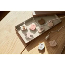 Liewood Jeu De Pêche En Bois Classic Rose Multi Mix -Joli Nid Magasin playtime toys wood sebastian fishing game lw144166012 classic rose multi mix one size seasonal 2104 liewood OC