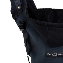 Porte Bébé Hoodiecarrier Black Forest -Joli Nid Magasin porte bebe hoodiecarrier black forest love radius OC