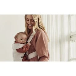 BabyBjörn Porte Bébé Mini Jersey 3D Beige Clair -Joli Nid Magasin porte bebe mini jersey 3dbeige clair babybjorn OD