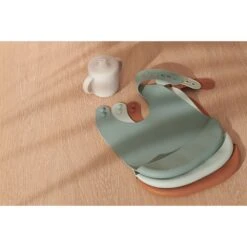 Liewood Tasse D'apprentissage 150ml Neil Dino Peppermint 12 Liewood Tasse D'apprentissage 150ml Neil Dino Peppermint -Joli Nid Magasin tableware neil cup lw130607121 dino peppermint noos liewood OE